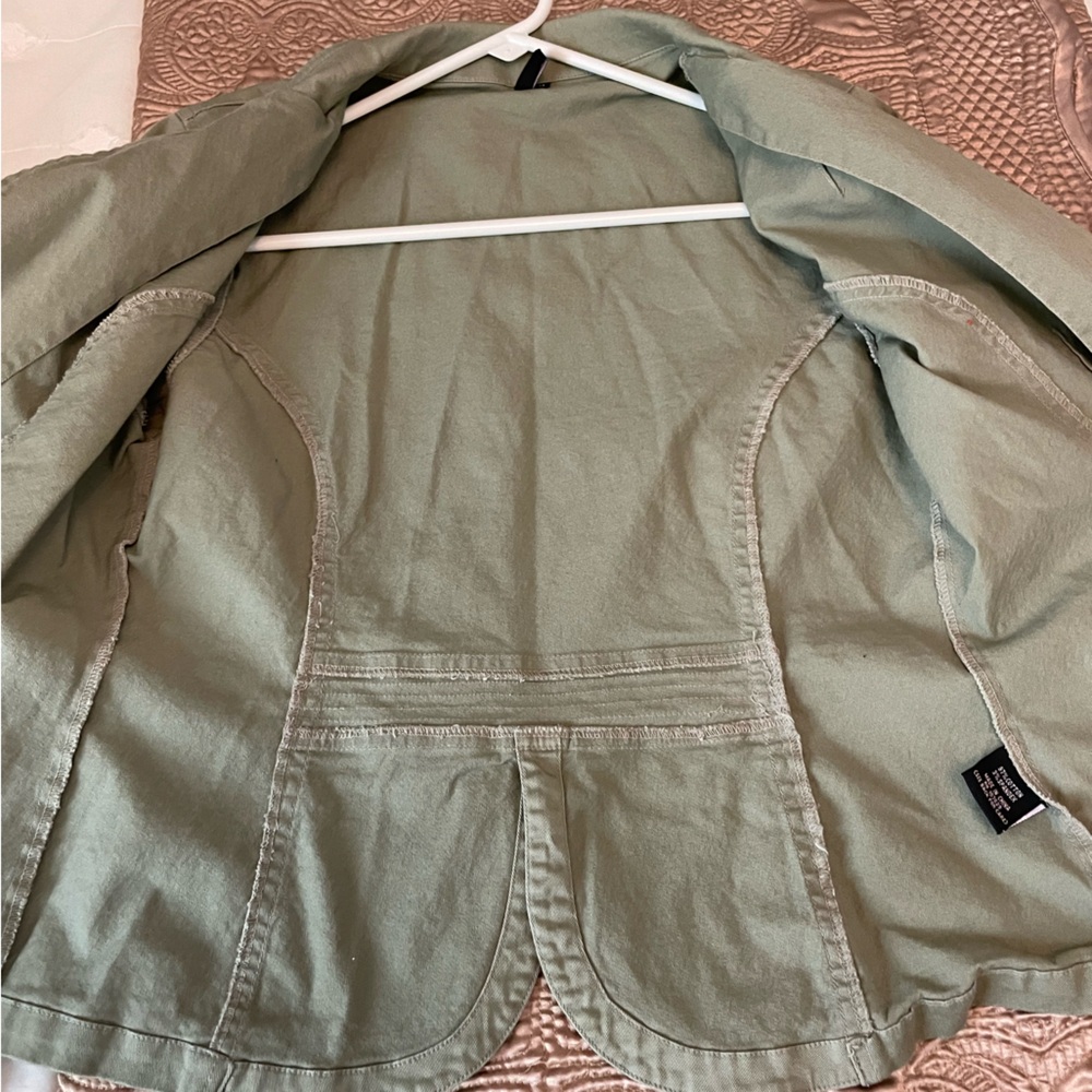 Blazer - Picture 5 of 8